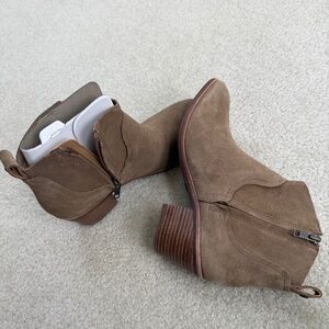 NEW UGG  Heeled Ankle suede Boots Sz 9.5